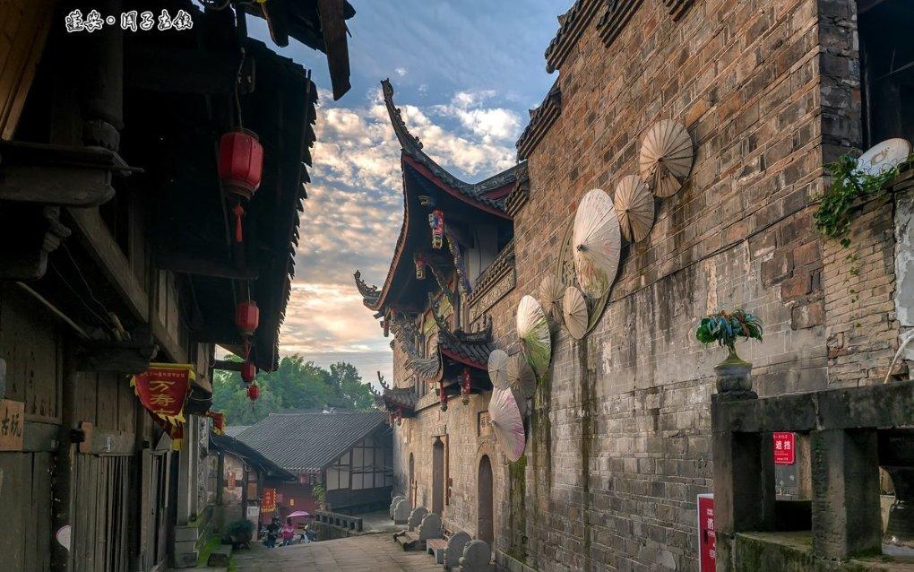 逃离废弃的建筑